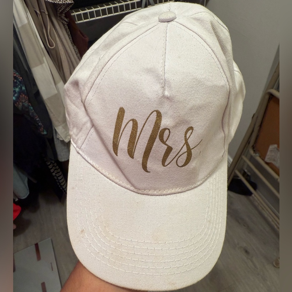Mrs. White Hat